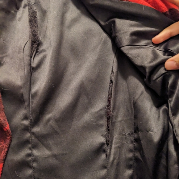 Red Plaid Winter Coat (L) - Picture 5 of 7